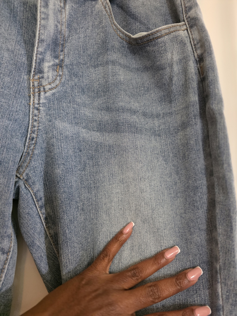 Zipper-Ruffle-Hem Cropped Light Blue Denim Shorts - Picture 3 of 5